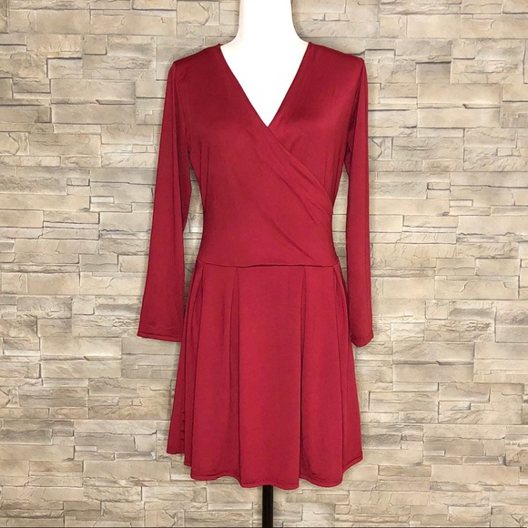 Dresses & Skirts - Burgundy stretchy dress
